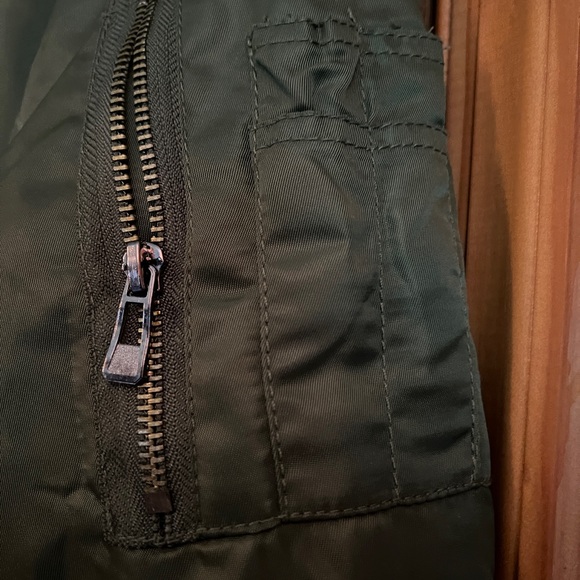 Men’s army green bomber jacket - Picture 9 of 10